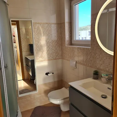 Elmi Lägenhet Vodice